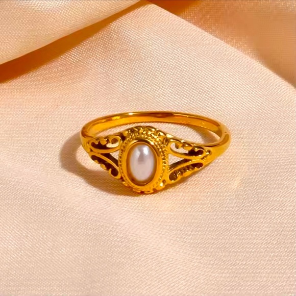 Pearl Ring 18K Gold Plated Stainless Steel Size 8 - Picture 5 of 15
